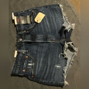 NWT Levi’s Distressed Denim 501 High Rise Shorts Women’s Size 30